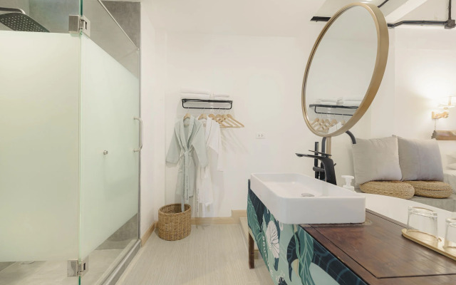 YOLO Bangkok Boutique Hotel