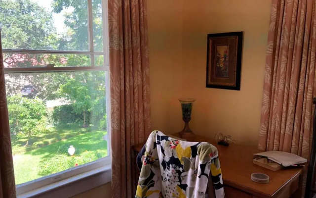 Avenue O Bed & Breakfast