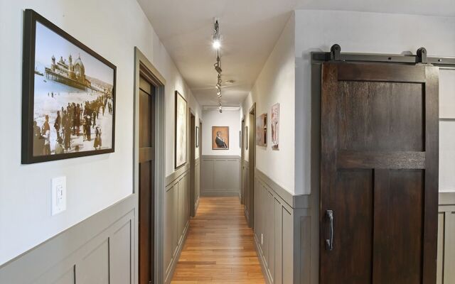 Lodge of the Nightingale