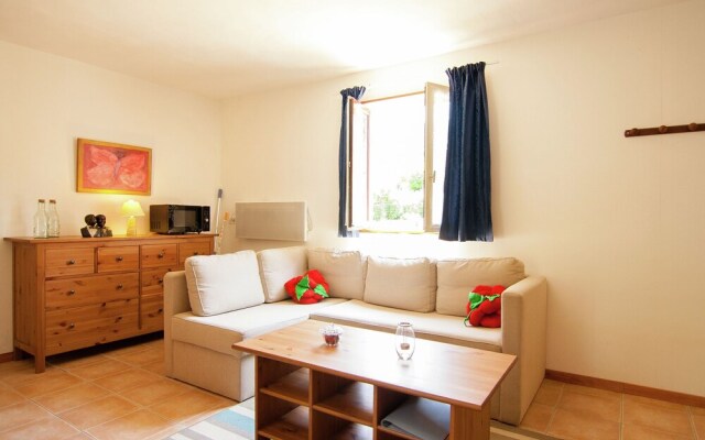 Charming Cottage with Pool in Vezac South of France