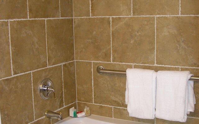 Lake Grassy Inn & Suites