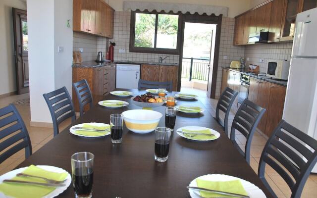 Villa Only 50m To The Sea, Sleeps 12, Polis