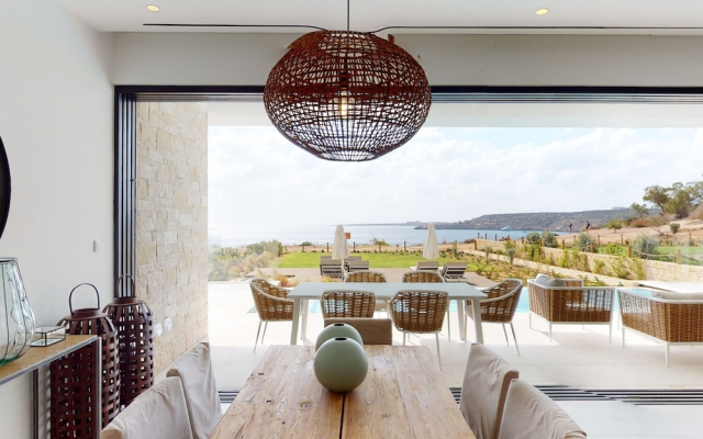 Sanders Konnos Bay Nefeli - Fabulous 5-bedroom Villa On the Beach Front