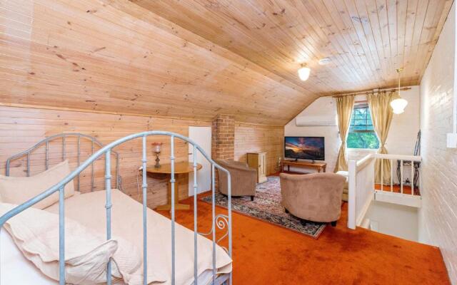 Eliza 1875 Red Brick Duplex Townhouse
