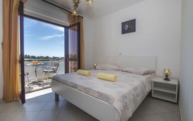 Apartments and Rooms Nikol