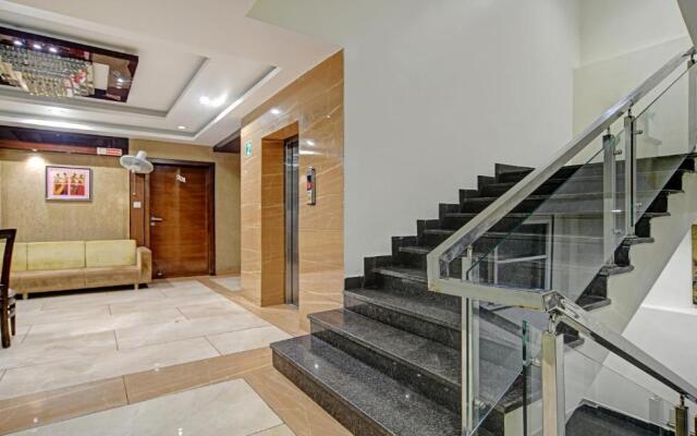 Collection O Hotel Johri Residency