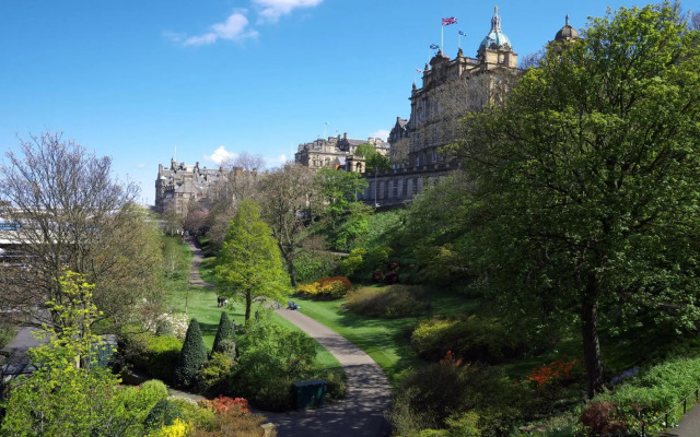 Stylish 2bed Apartment Underneath Edinburgh Castle