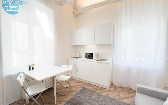 Basovizza 3 Nicole Tirabora Short Rent