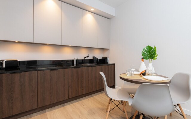 Platinum Towers Grzybowska by Renters