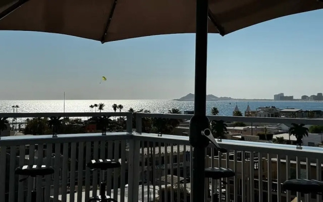 Cuatro Palmas Hotel