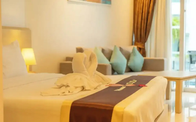 Romantic Beach Bar Fine Dining Swim c109