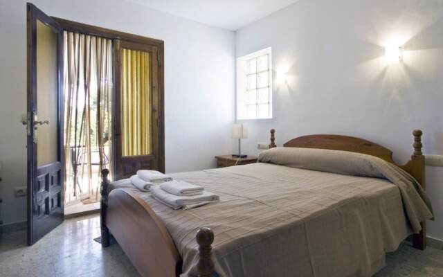 Villa - 4 Bedrooms with Pool and WiFi - 104982