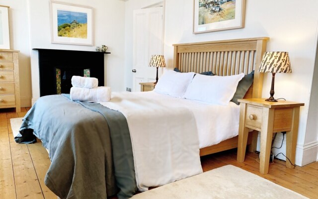 Spectacular Coastal Townhouse in Fowey for 8