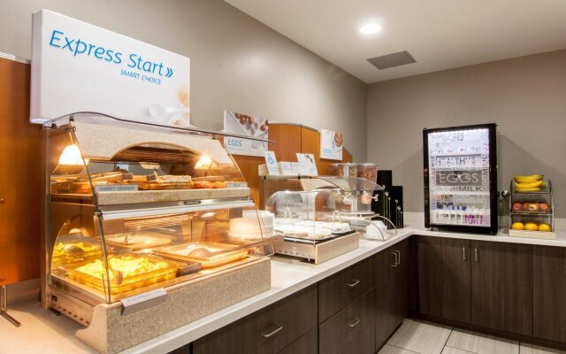 Holiday Inn Express Hotel & Suites Spence Lane by IHG