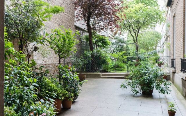 Charming Bright Apartment at Montparnasse