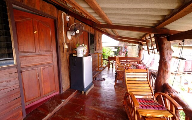 Baanpakrimklong Sukhamon Homestay & Resort