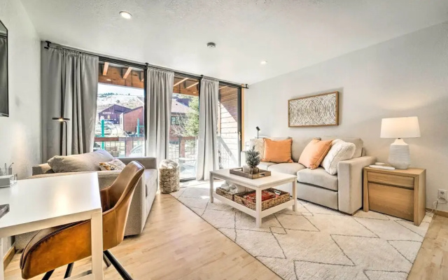 Walk to Ski Resort: Tahoe Donner Studio w/ Balcony