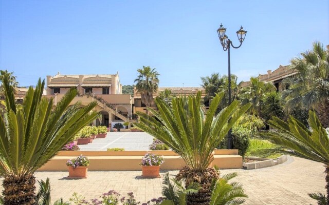 Classy Apartment in Campofelice di Roccella Near Beach