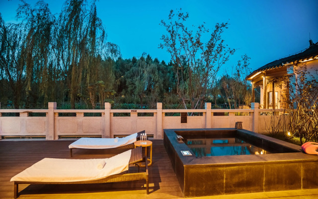 Yihe lake shore Hotspring