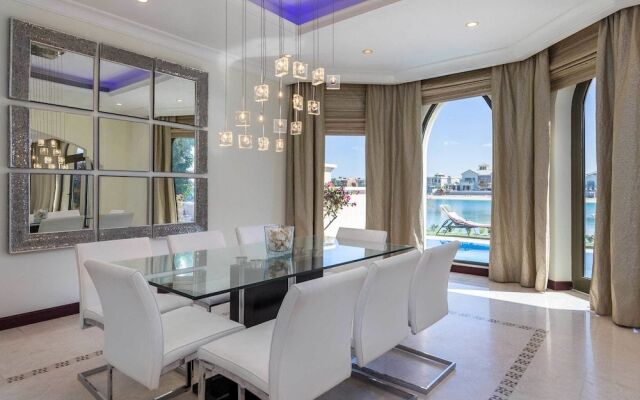 Palm Jumeirah Villa in Frond E by Deluxe Holiday Homes