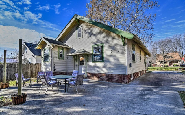 Family-friendly Des Moines Retreat w/ Patio!