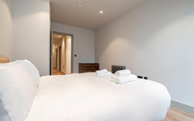 Spacious Flat in North London