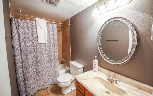 Hosteeva Iberville Street Suites