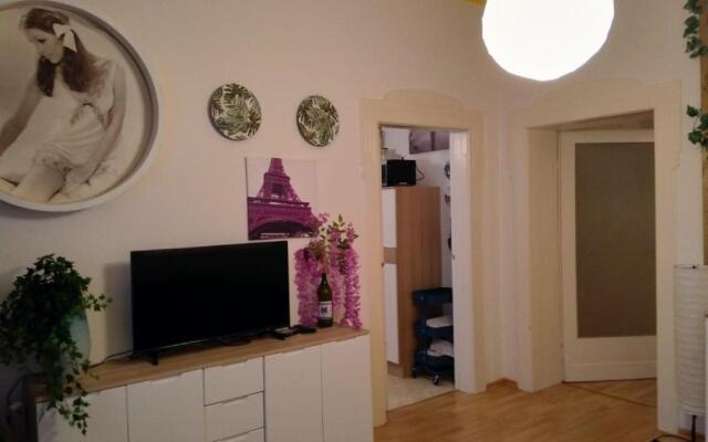 Siegener Strasse apartment