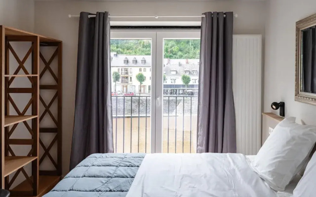 Villa Steps From Castle