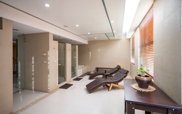 Stunning Ocean Front By Condo Boutique