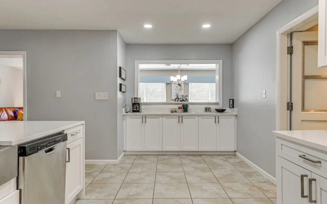 Lutz Home ~ 14 Mi to Downtown Tampa