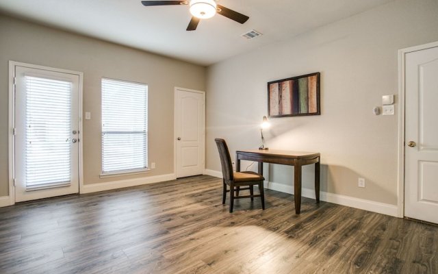 Beautifully furnished 3 bedroom Frisco
