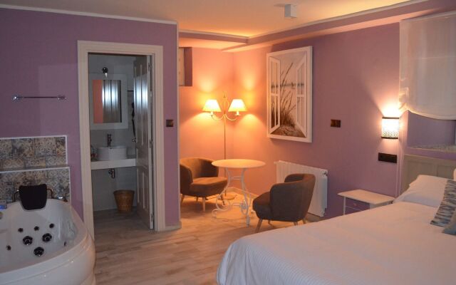 Suites con Jacuzzi Santillana