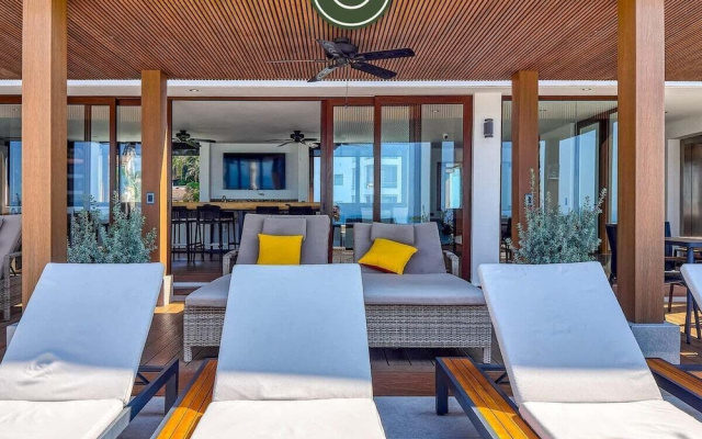 Oceanview 2 BR Condo - Luxury - Rooftop Pool