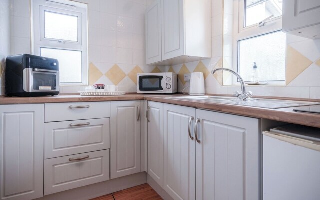 Rose Cottage - 3 Bed Cottage - New Hedges - Tenby