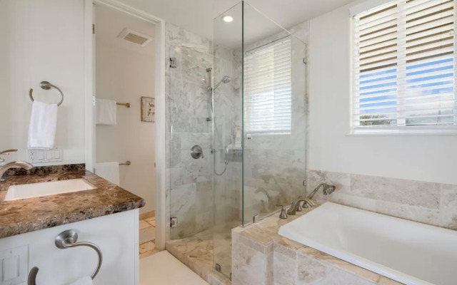 King Hale 4 Bedroom Home by RedAwning