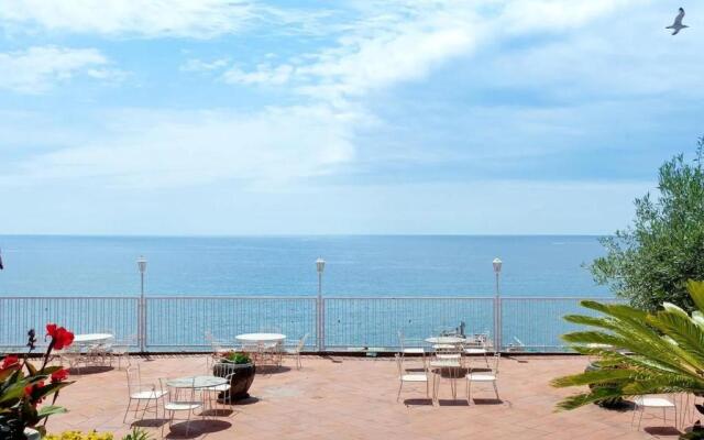 Hotel Roger de Flor Seleqtta