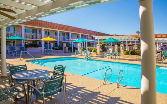 Best Western Plus Hilltop Inn