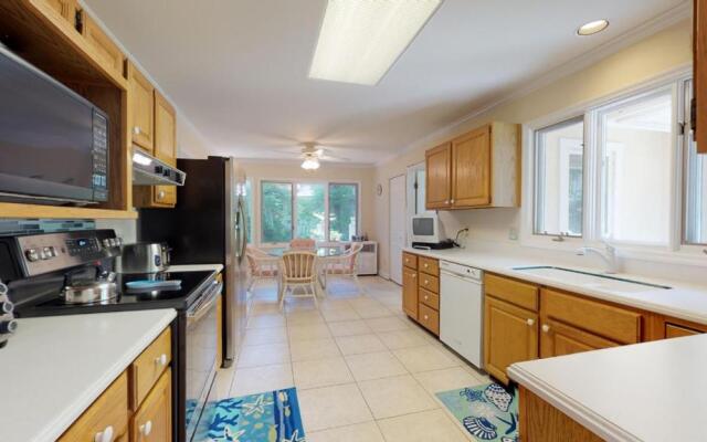 32 Heath Dr