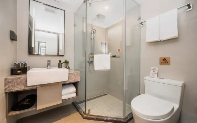 Home Inn Shanghai Lujiazui Oriental Pearl Hotel