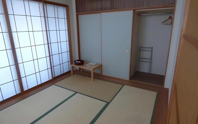 Guesthouse Hyakumanben Cross