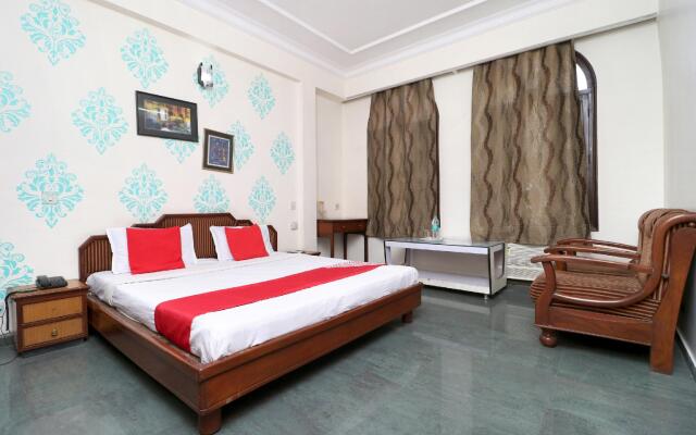 OYO 8623 Hotel Destination