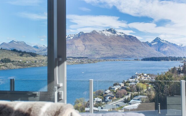 Bluewater Queenstown - Stunning Lake Views