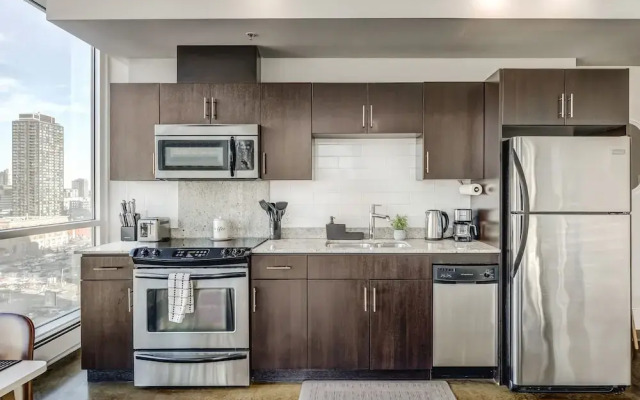 Luxury 2BR Condo - Downtown City Views