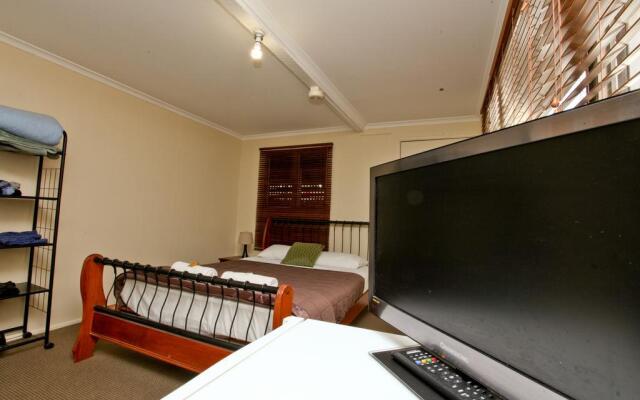 Bowen Terrace Accommodation