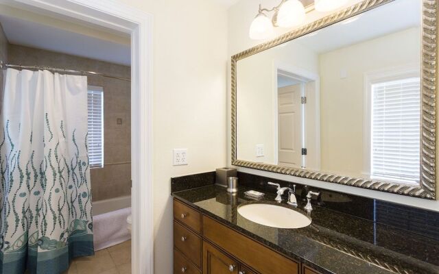 Centre Court Chic - 3 Bed Centre Court Ridge - 3 Br condo by RedAwning