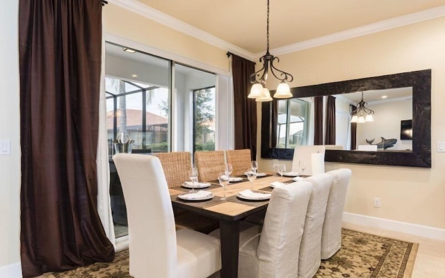 6BR 5BA Pool Home in Solterra