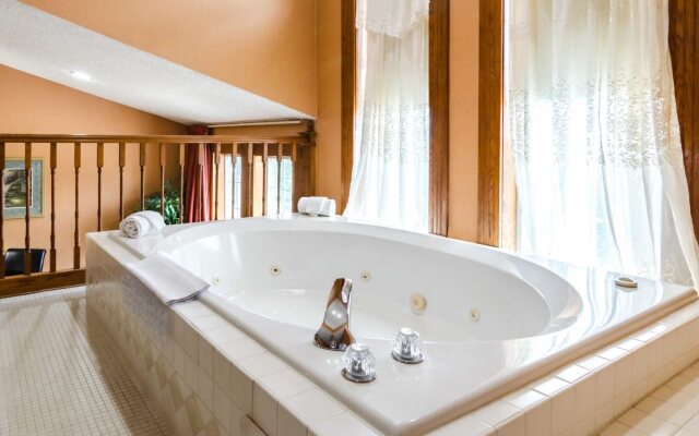 Econo Lodge Inn & Suites Oconto