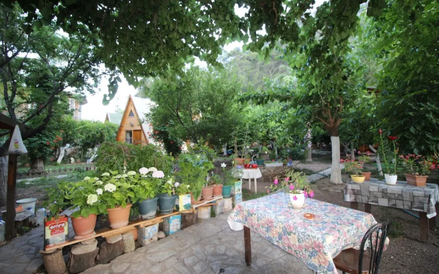 Oran Pansiyon Agac Evler