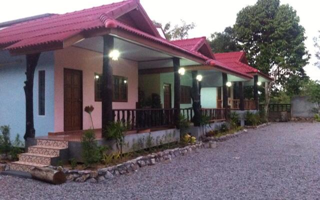 Pum and Plam Homestay Resort